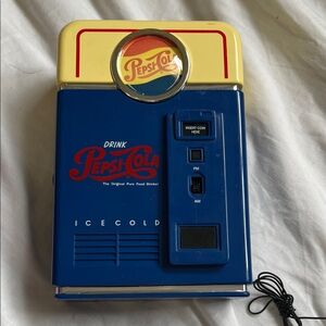 Vintage Style Portable AM/FM Radio in Blue & Yellow